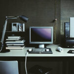 A Nostalgia do Pixel: Por Que a Geração Z Está Obcecada com a Tecnologia dos Anos 2000